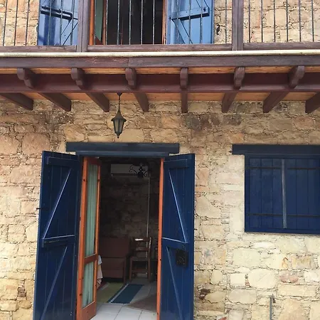 Iolandi House *